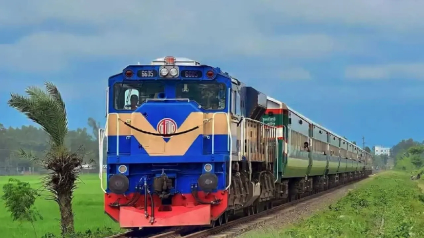 সারাদেশে ট্রেন চলাচল বন্ধ.কি হচ্ছে দেশে