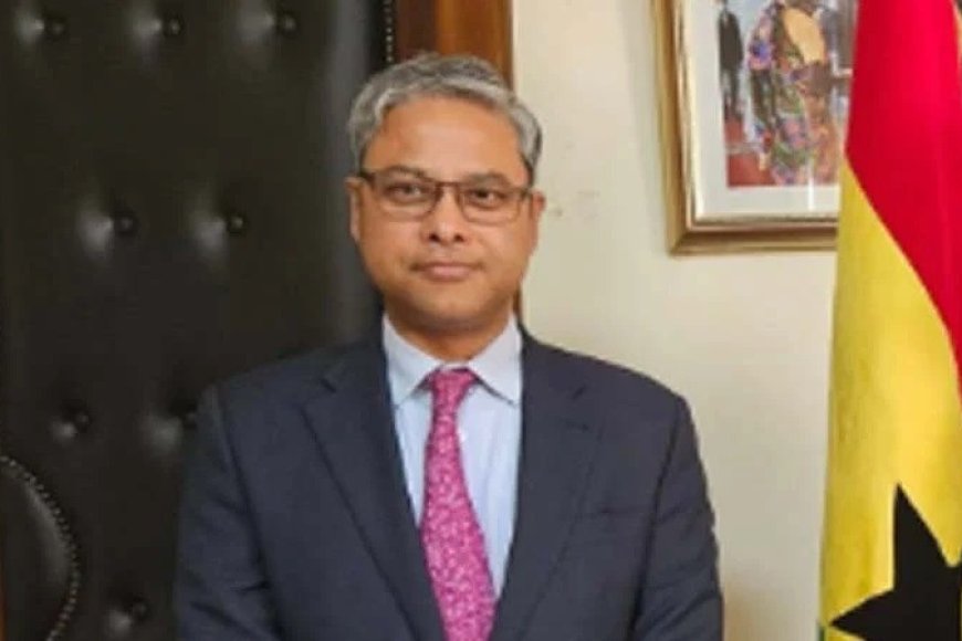 ষড়যন্ত্র করে ক্ষমতায় এসেছেন ড. ইউনূস, কূটনীতিকের বিস্ফোরক স্ট্যাটাস