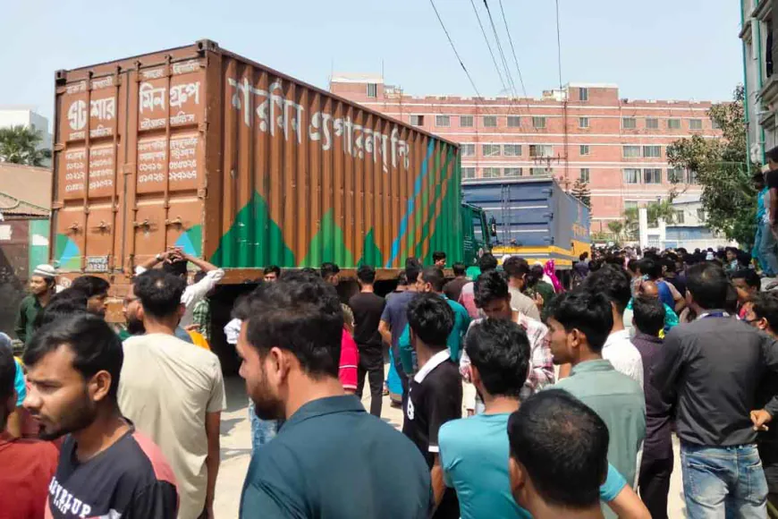 গাজীপুরে জ্বীন আতঙ্কে পোশাক কারখানার ১৩ শ্রমিক অসুস্থ