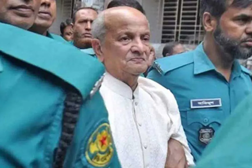 কাঠগড়ায় চেয়ার পেলেন কামাল আহমেদ মজুমদার