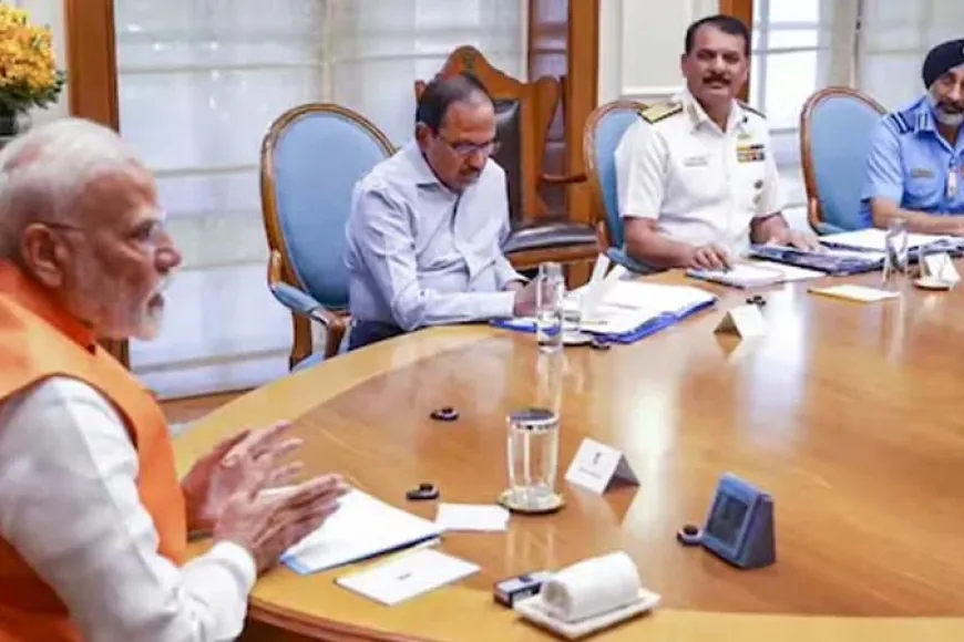 ভারতীয় বিমানবাহিনী প্রধানের সঙ্গে নরেন্দ্র মোদির বৈঠক