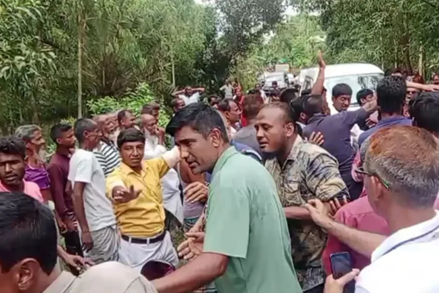 উপদেষ্টা রিজওয়ানার গাড়িবহরে হামলা