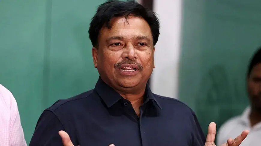 বিসিবি সভাপতি পদ থেকে সরিয়ে দেওয়া হচ্ছে ফারুককে!
