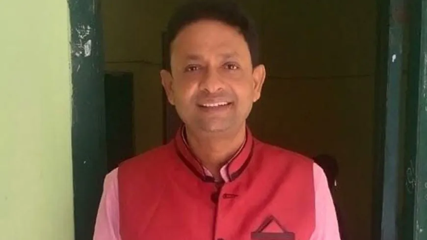 রাত্রে ছাত্রীর কাছে ‘শর্ট ড্রেসে ভিডিও’ চাইলেন শিক্ষক, অতঃপর যা হলো