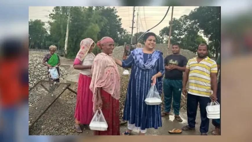 দলের প্রতিষ্ঠা বার্ষিকীতে আ. লীগ নেত্রীর খিচুড়ি বিতরণ, ছবি ভাইরাল, অতঃপর…