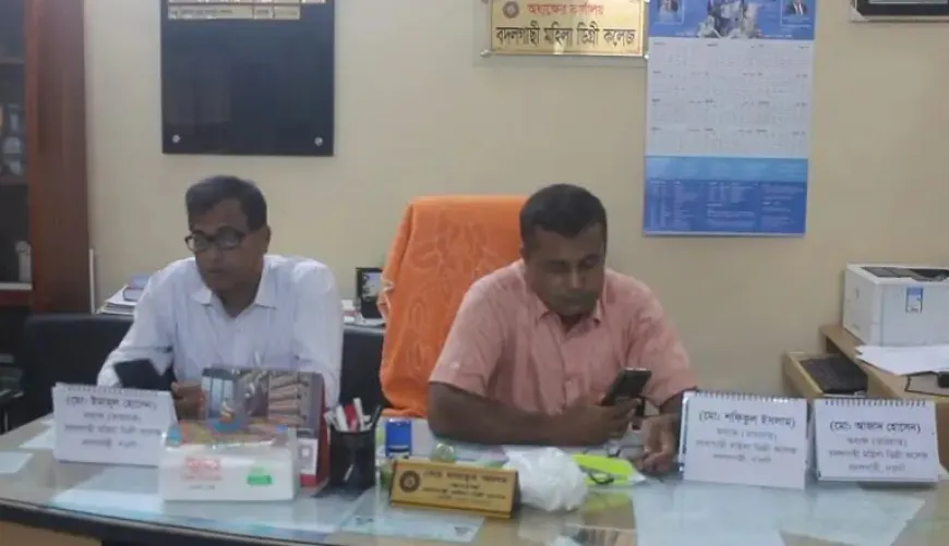 এক কলেজে দুই অধ্যক্ষ, চেয়ারে বসা নিয়ে টানাহেঁচড়া