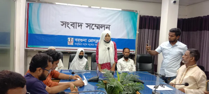 বরগুনায় বসতবাড়ি ভাঙচুর লুটপাট ও সন্ত্রাসী কর্মকাণ্ডের প্রতিবাদঃ প্রভাবশালীদের বিরুদ্ধে অভিযোগ