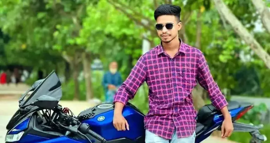 রেললাইন পার হওয়ার সময় থেমে যায় মুস্তাকিমের মোটরসাইকেল, অতঃপর…