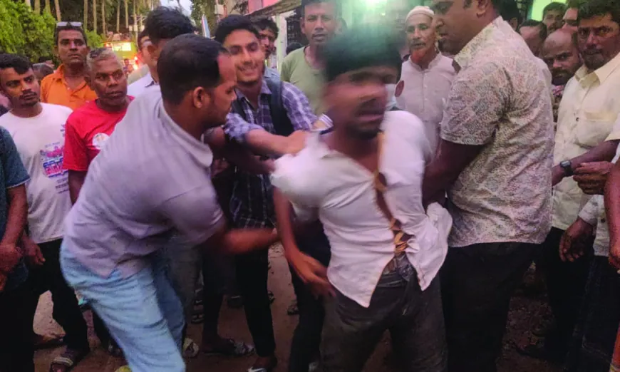 মানিকগঞ্জে আ. লীগ-ছাত্রলীগের নেতাকর্মীদের ছাড়িয়ে নিতে থানা ঘেরাও