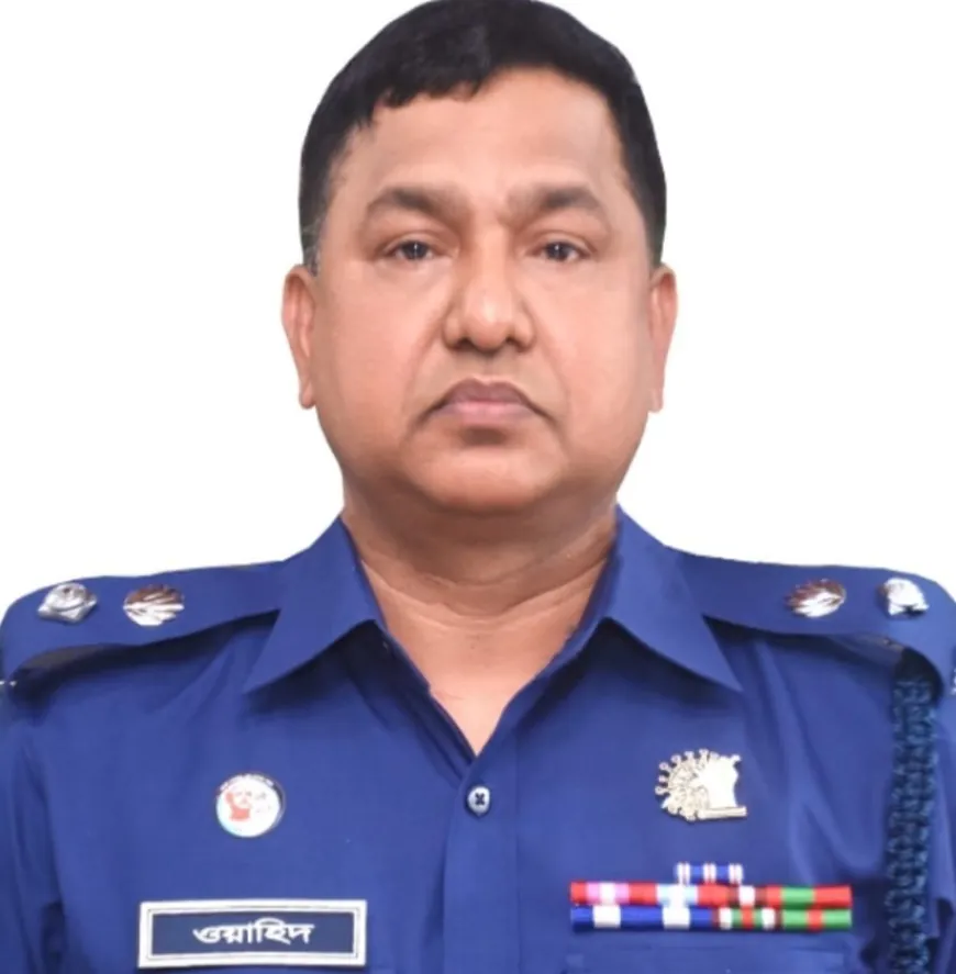 ইউনুস সরকারকে হটাতে গোপনে ছাত্রলীগকে অর্থ সহায়তা দিচ্ছে পুলিশের এসপি